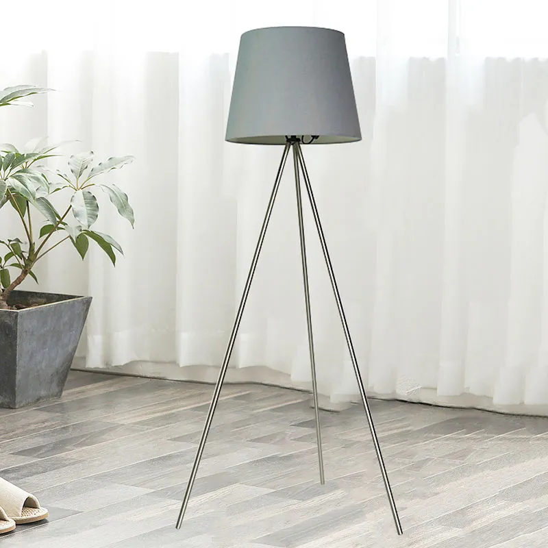 Quels sont les avantages de la lampadaire du trépied?
